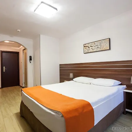 Nelisse Hotel